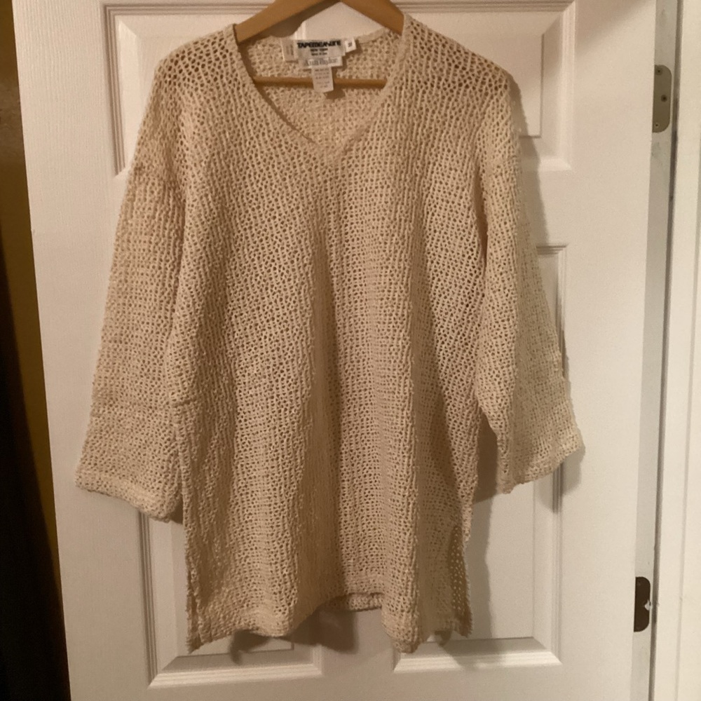 V-Neck Top - Picture 2 of 2